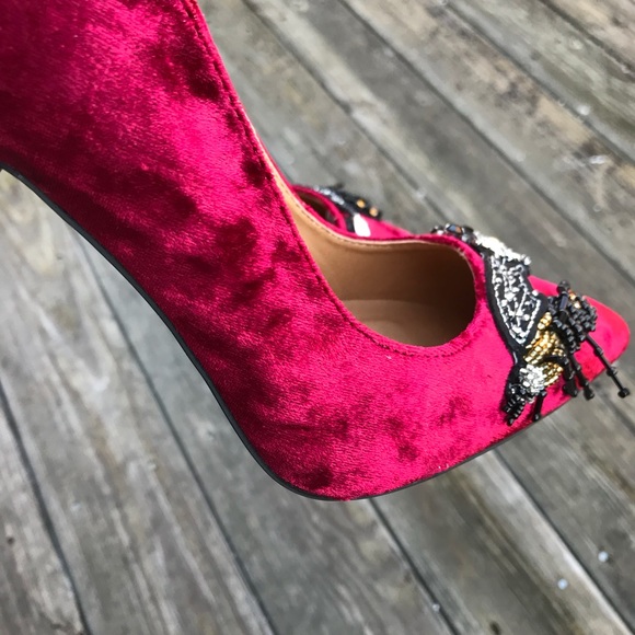 Red Crushed Velvet Pumps w/ Beaded Design - Picture 4 of 8